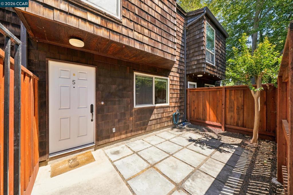 225 Mayhew Way 5