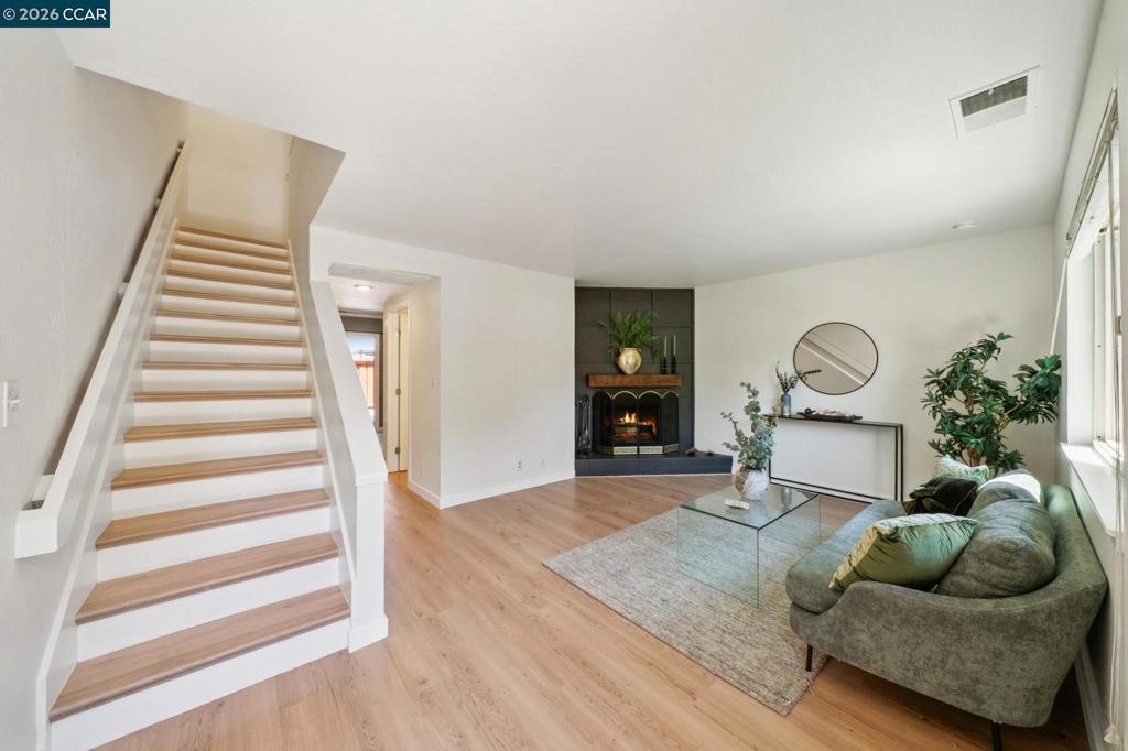 225 Mayhew Way 5