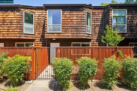 Photo of 225 Mayhew Way Way #5, Walnut Creek, CA 94597 (MLS # 41138874)