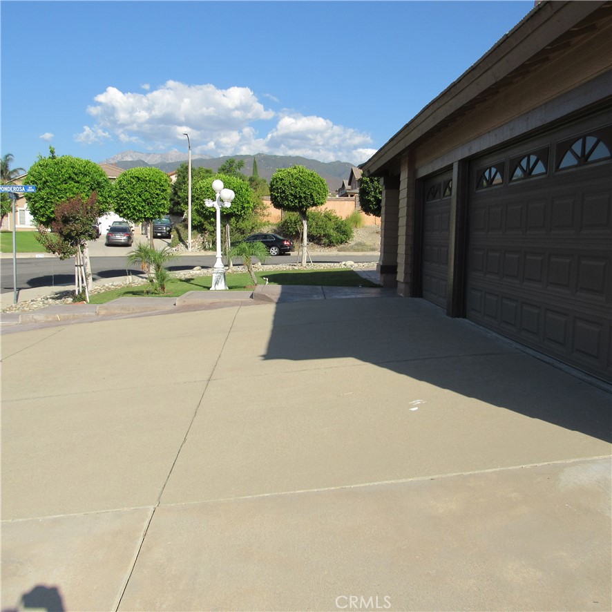 2540 W Via Bello Drive