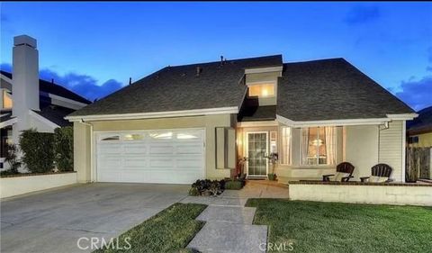 Photo of 21301 Bristlecone, Mission Viejo, CA 92692 (MLS # DW25253717)