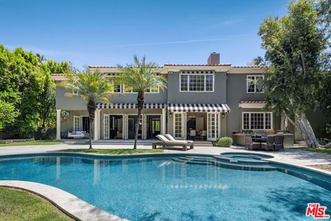 Photo of 5425 Encino Avenue, Encino, CA 91316 (MLS # 26838567)