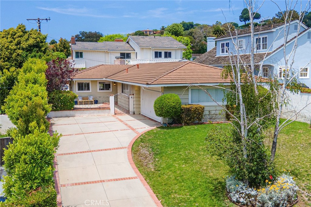 1709 Espinosa Circle