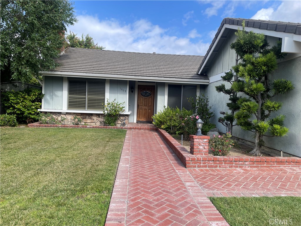 1463 Avenida Loma Vista