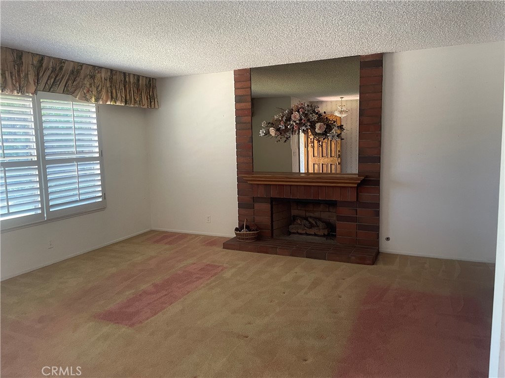 1463 Avenida Loma Vista