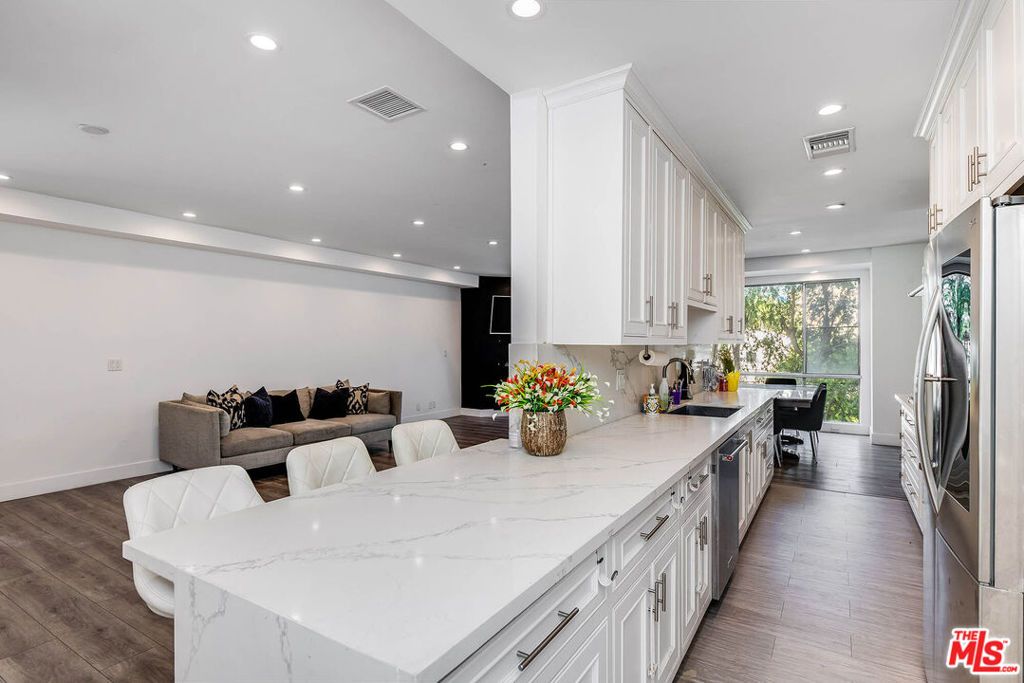 Photo of 441 N Oakhurst Drive #304, Beverly Hills, CA 90210 (MLS # 26848645)