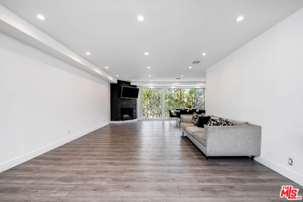 Photo of 441 N Oakhurst Drive #304, Beverly Hills, CA 90210 (MLS # 26848645)