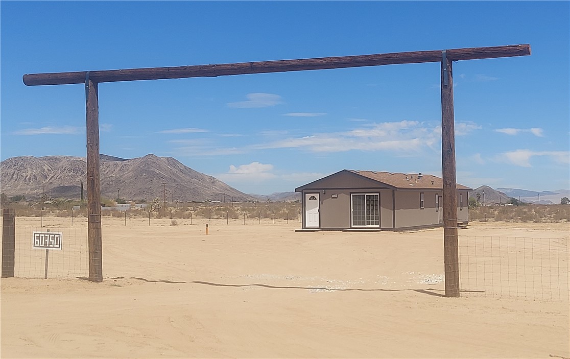 New construction: Waiting on Edison for power connection.
To own this home cost less than renting. Sellers will pay all of all of a veterans closing costs with guaranteed buy back, in case of job relocation.
2 bedroom 2 baths located on 2 acres completely fenced in the Golden Triangle between the biggest off-road recreation area and The King of the Hammers play ground in the US on one side and surrounded by iconic attractions such as but not limited to Giant Rock, the Noah Purifor Outdoor Art Museum, the unique Integration, the Gubler Orchids, Incredible Joshua Tree National Park, Pioneer Town, Pappy and Harriet's Cantina and the Red Dog Saloon. Private but with plenty of attractions you will never lack for things to do. This property will accommodate, outside entertainment areas, garage's, work shops, equestrian facilities pool and spa and much much more. Any of which could be included in a sale with the Buyers Lenders approval.
