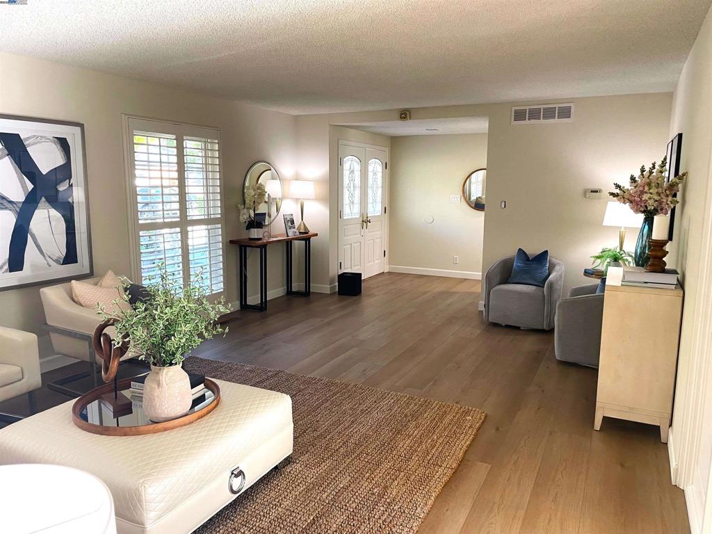 41997 Via San Gabriel