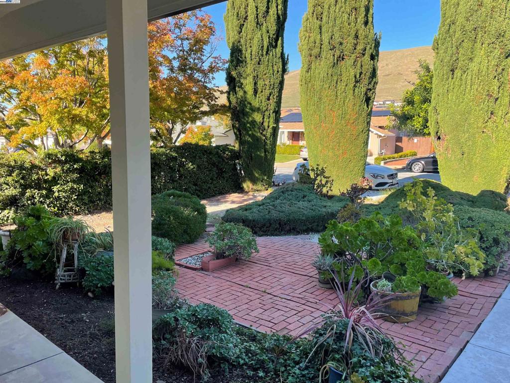 41997 Via San Gabriel