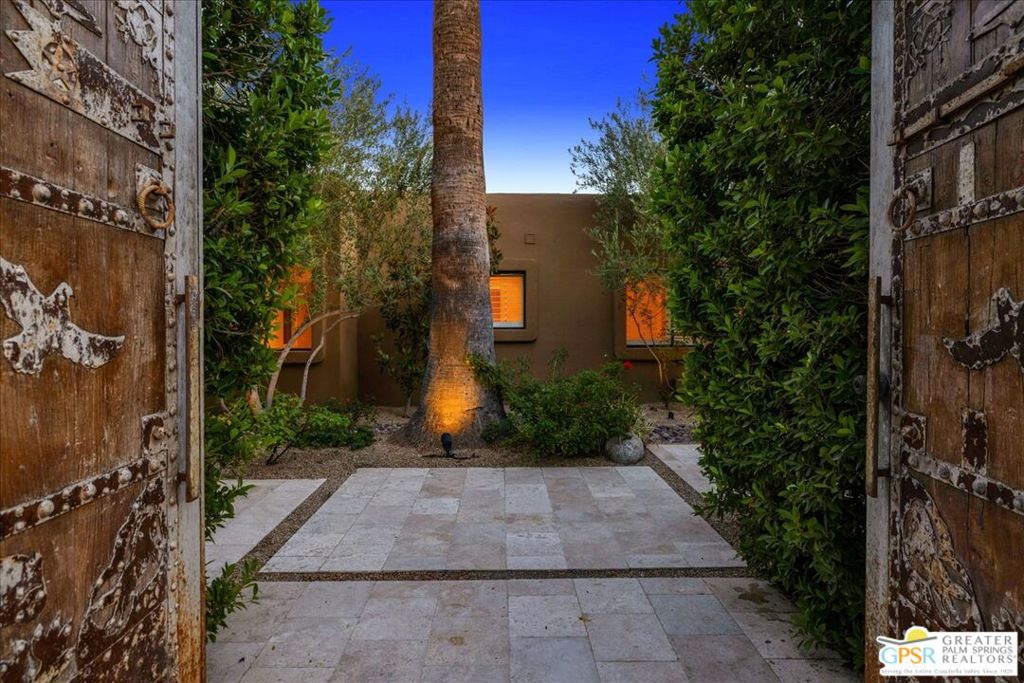 417 E Via Altamira