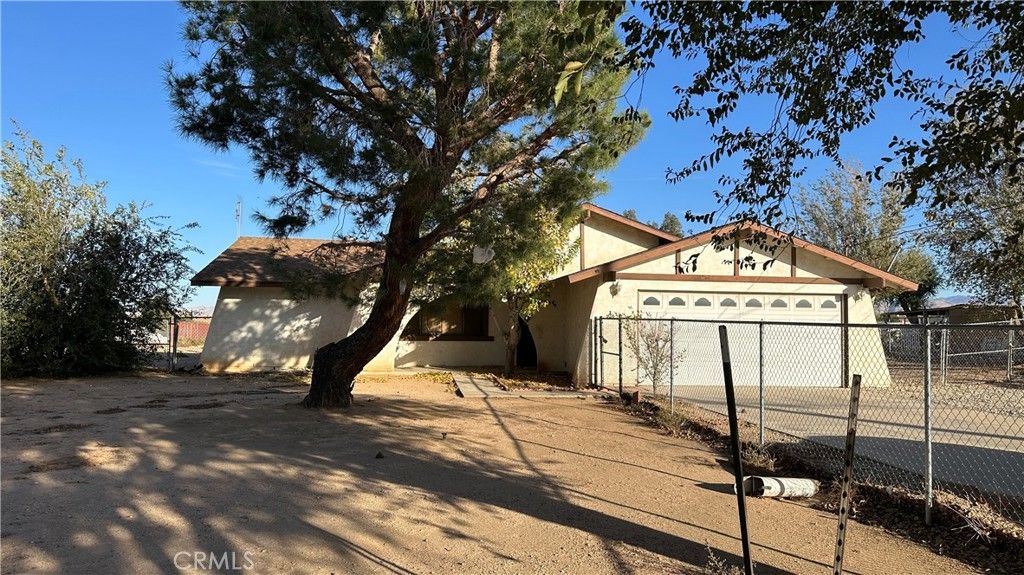 Photo of 11861 10th Ave, Hesperia, CA 92345 (MLS # HD25254993)