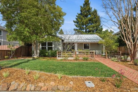 Photo of 2703 South Court, Palo Alto, CA 94306 (MLS # ML82037278)