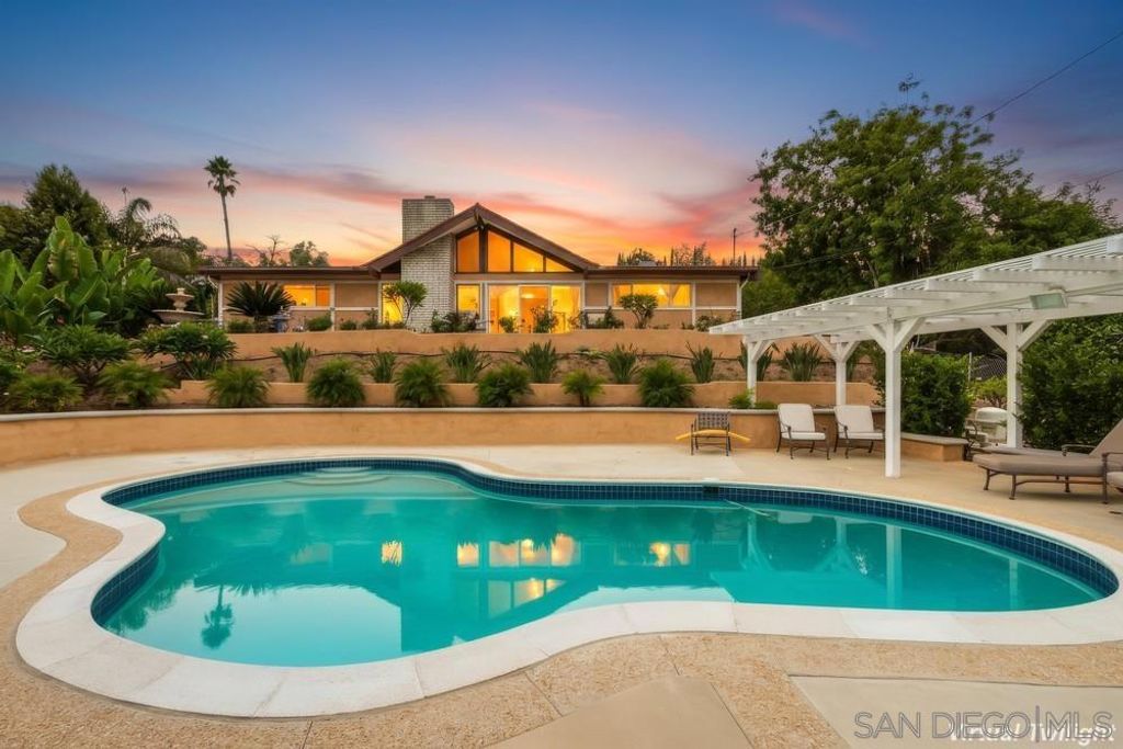 Photo of 732 Hamilton Lane Ln, Fallbrook, CA 92028 (MLS # 250041665SD)