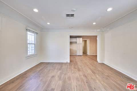 Photo of 942 S LUCERNE, Los Angeles, CA 90019 (MLS # 26884105)