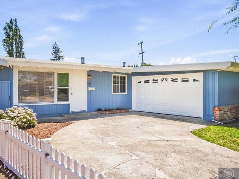 Photo of 714 Lakebird Drive, Sunnyvale, CA 94089 (MLS # ML82053799)