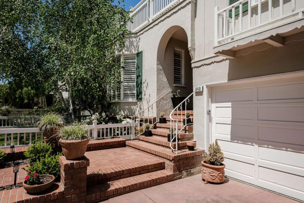 840 Edgehill Drive