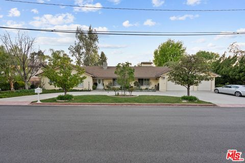 Photo of 24325 Arcadia Street, Newhall, CA 91321 (MLS # 26653157)