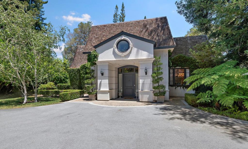 399 Selby Lane