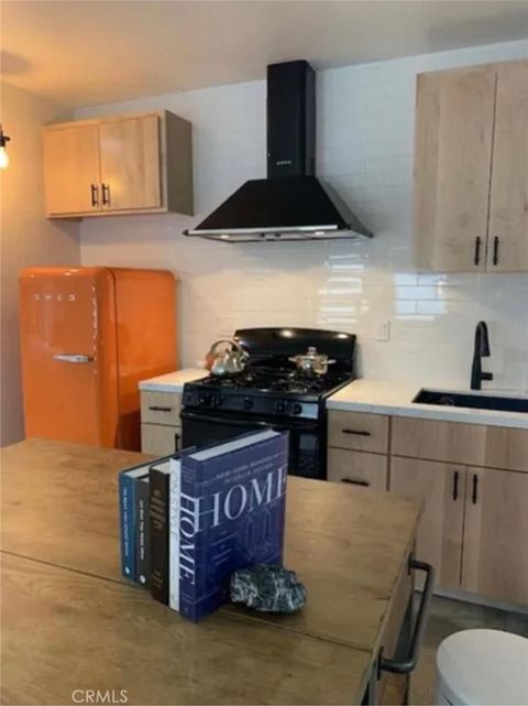 Tiny photo for 24131 Kittridge St, West Hills, CA 91307 (MLS # SR26046597)