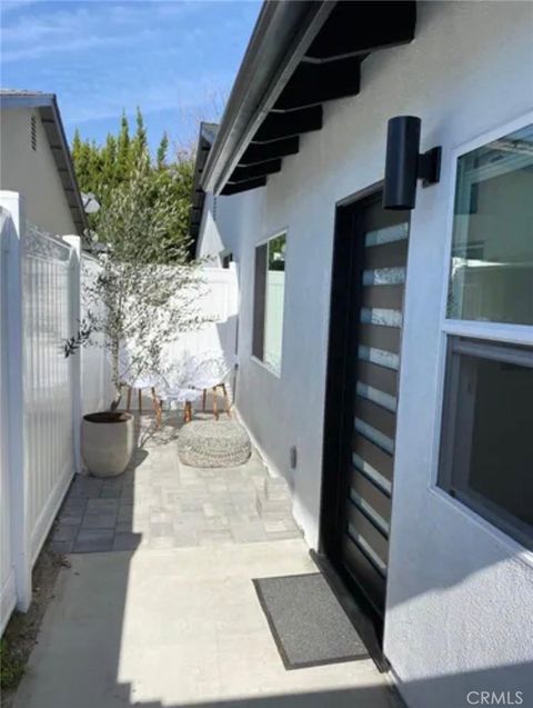 Tiny photo for 24131 Kittridge St, West Hills, CA 91307 (MLS # SR26046597)