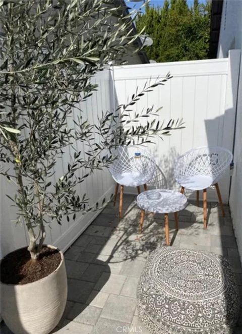 Tiny photo for 24131 Kittridge St, West Hills, CA 91307 (MLS # SR26046597)