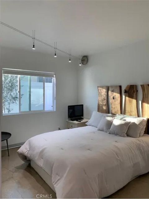 Tiny photo for 24131 Kittridge St, West Hills, CA 91307 (MLS # SR26046597)