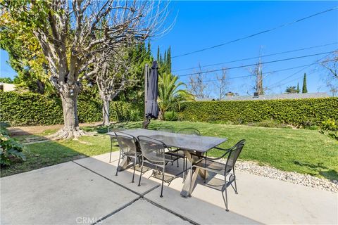 Tiny photo for 24131 Kittridge St, West Hills, CA 91307 (MLS # SR26046597)