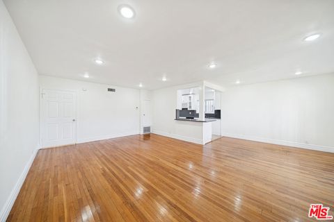 Photo of 112 S Detriot Street #112, Los Angeles, CA 90036 (MLS # 26637371)