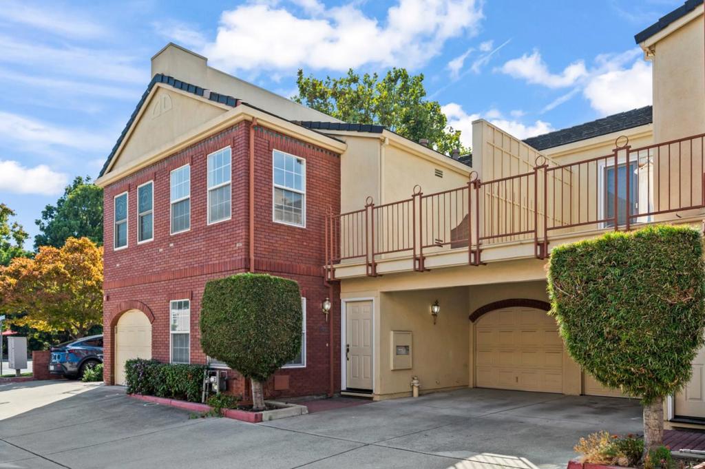 842 Shooting Star Terrace
