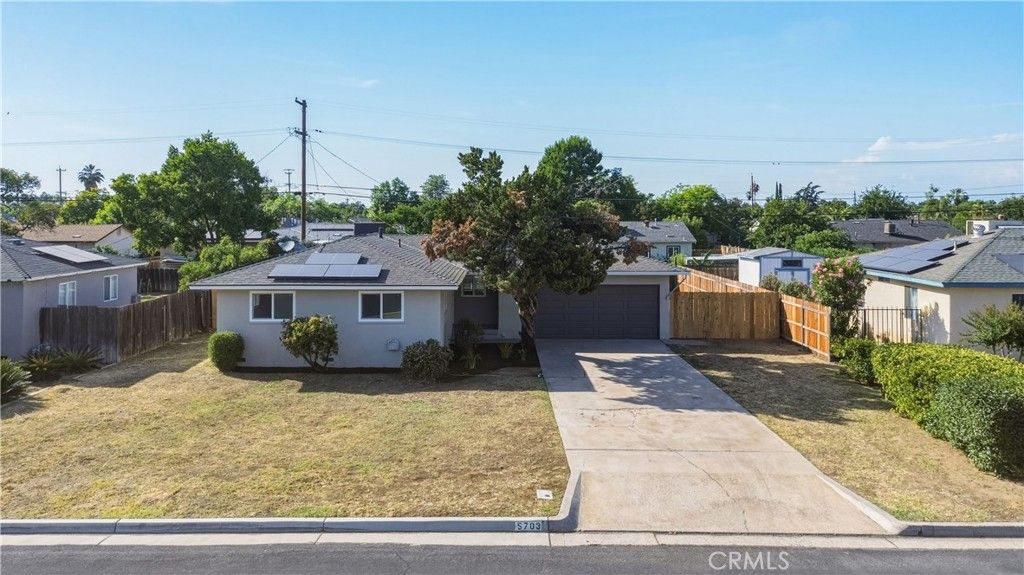 Photo of 5703 E Hampton Way, Fresno, CA 93727 (MLS # SC26117252)