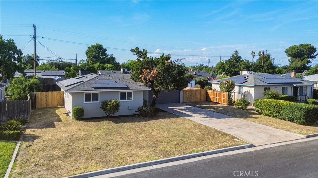 Photo of 5703 E Hampton Way, Fresno, CA 93727 (MLS # SC26117252)