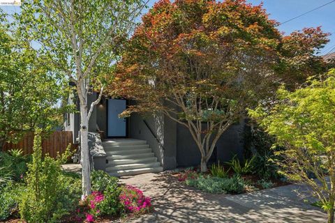 Photo of 325 49Th St St, Oakland, CA 94609 (MLS # 41130983)