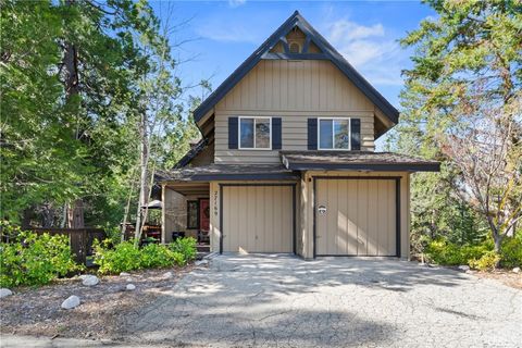 Photo of 27169 Ironwood Lane, Lake Arrowhead, CA 92352 (MLS # IG26047563)