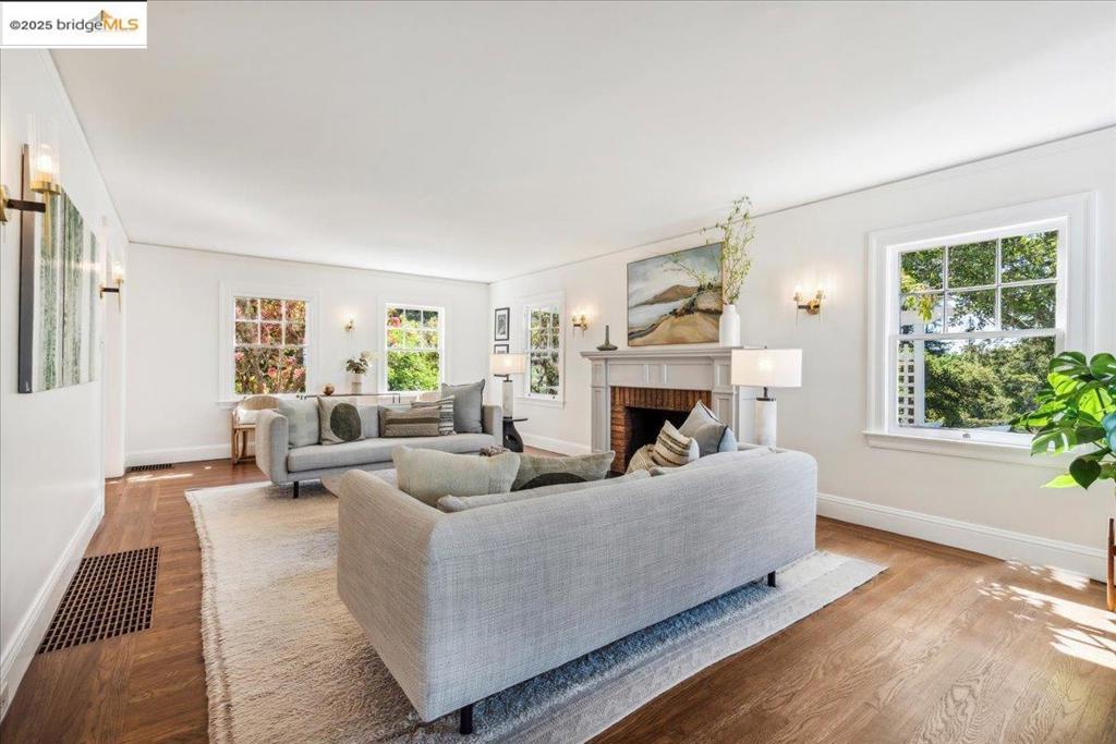 LINCOLN HEIGHTS - Residential