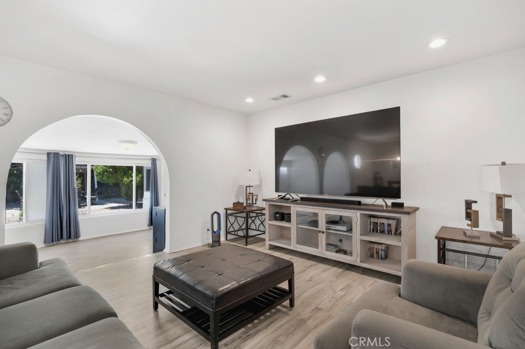 7533 Hatillo Avenue, Winnetka CA 91306