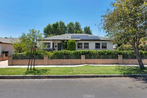 Photo of 7533 Hatillo Avenue, Winnetka, CA 91306 (MLS # SR26136351)