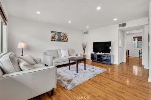 Photo of 610 E Harvard Rd, Burbank, CA 91501 (MLS # PW26228154)