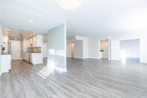 Photo of 412 N Palm Drive #303, Beverly Hills, CA 90210 (MLS # SR25149081)