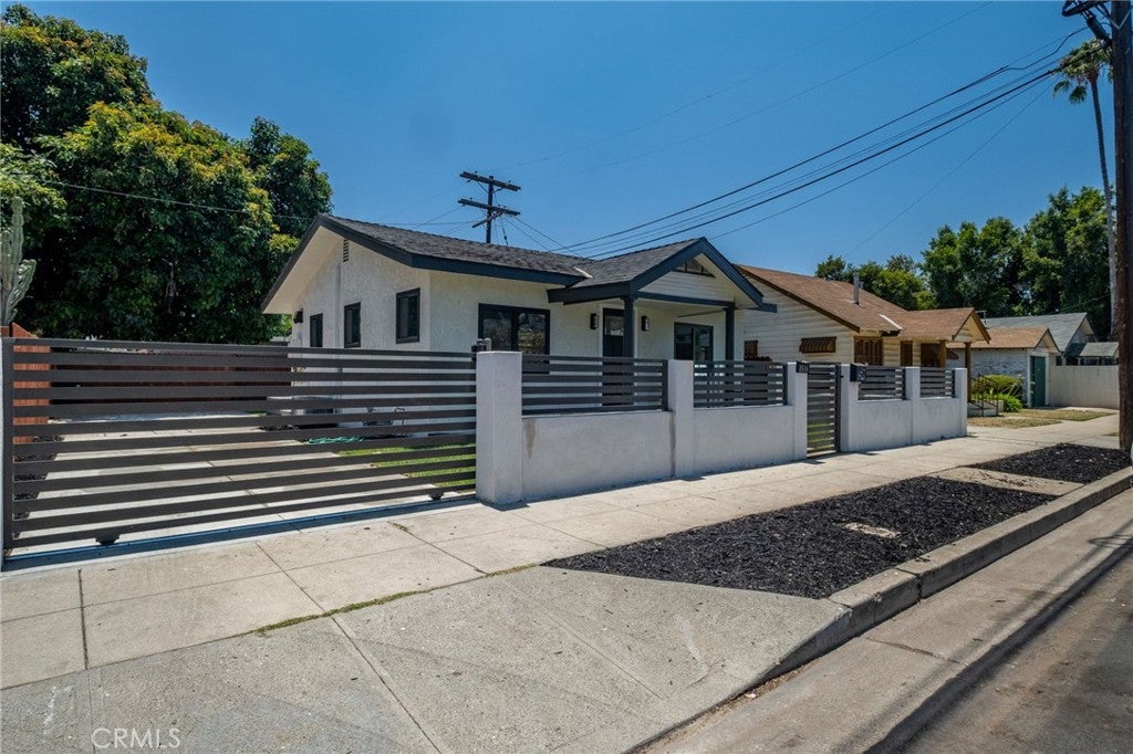 3516 Montclair Street, Los Angeles CA 90018