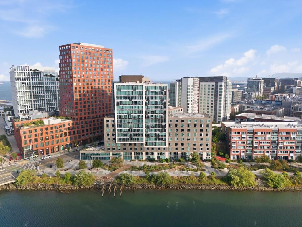 1000 3rd Street 811