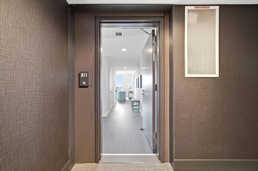1000 3rd Street 811