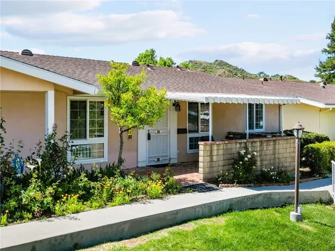 19163 Avenue Of The Oaks Unit A, Newhall, CA 91321 - MLS#: SR26078952