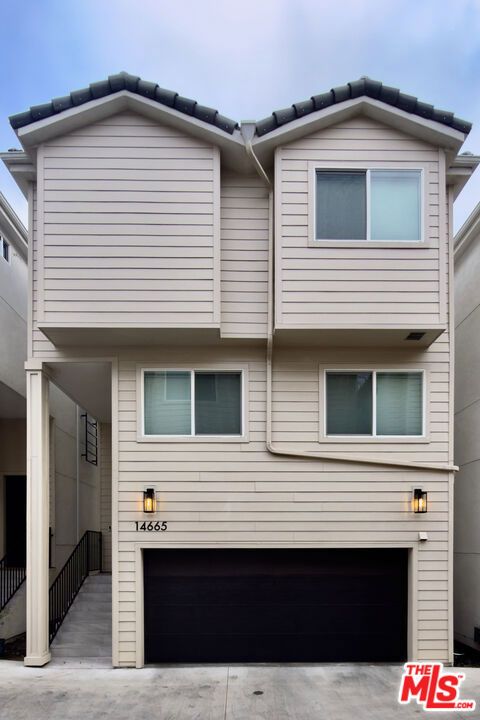 Photo of 14665 W Sara Lane, Panorama City, CA 91402 (MLS # 26661933)