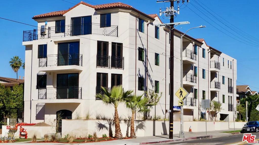 Discover luxury living in this spacious 1-bedroom, 1-bathroom apartment, located next to Echo Park Lake in a newly 2020 constructed 11-unit building. Featuring a private terrace, hardwood laminate and tile floors, an open living and dining area, and a chef's kitchen with custom cabinetry and quartz countertops, this unit is designed for modern comfort. Enjoy energy-efficient appliances, a stylish bathroom with a frameless shower enclosure, in-unit laundry, and a tankless water heater. With controlled access, an elevator, and gated parking, this prime location offers easy access to Silver Lake, Frogtown, Chinatown, and Downtown LA, just minutes from Los Feliz, Atwater Village, Hollywood, and Koreatown. Pet friendly! All LA Lux Property Management residents are enrolled in the Resident Benefits Package (RBP) for $51.95/month which includes liability insurance, credit building to help boost the resident's credit score with timely rent payments, up to $1M Identity Theft Protection, HVAC air filter delivery, our best-in-class resident rewards program and much more! More details provided upon application