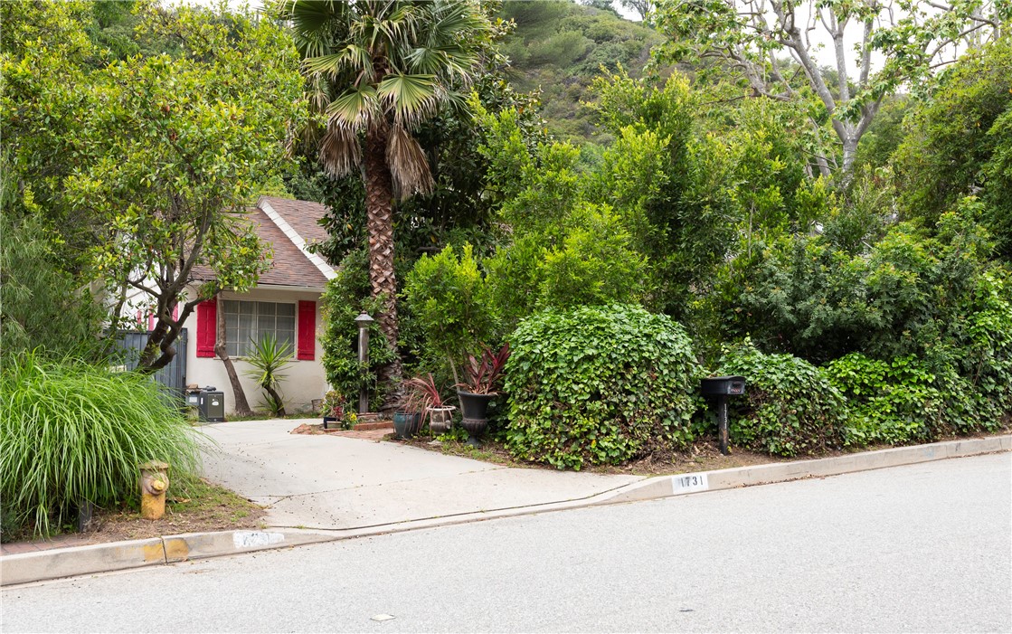 1731 Roscomare Road