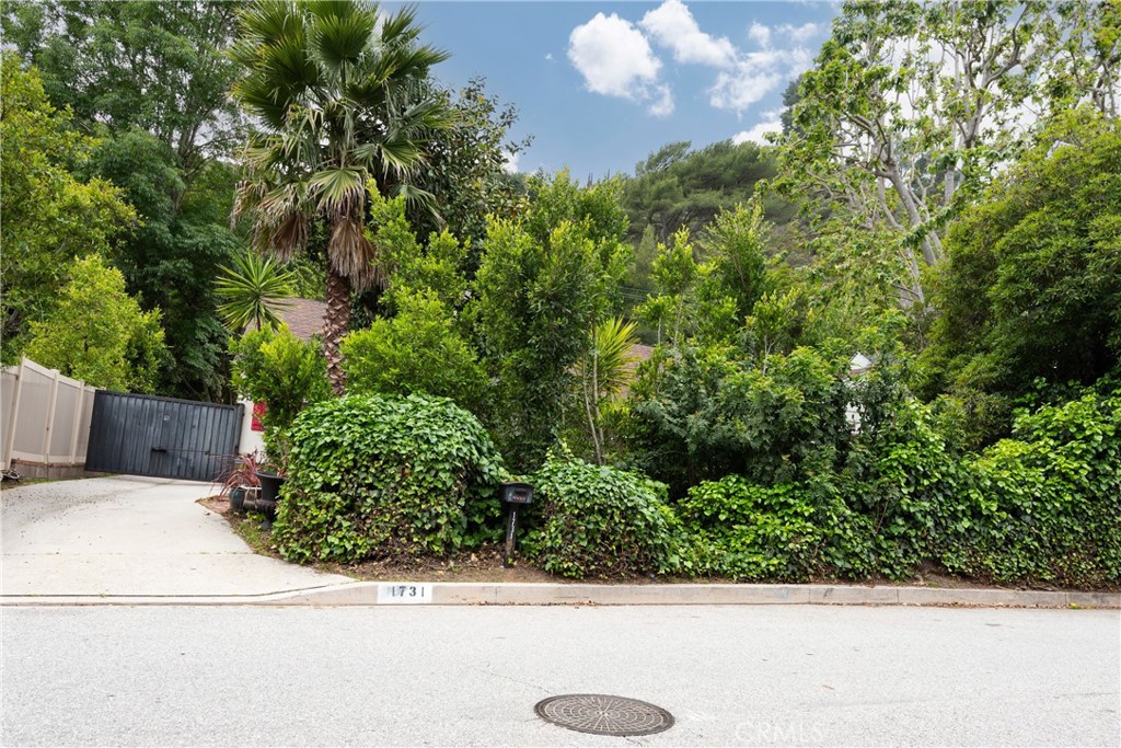 1731 Roscomare Road