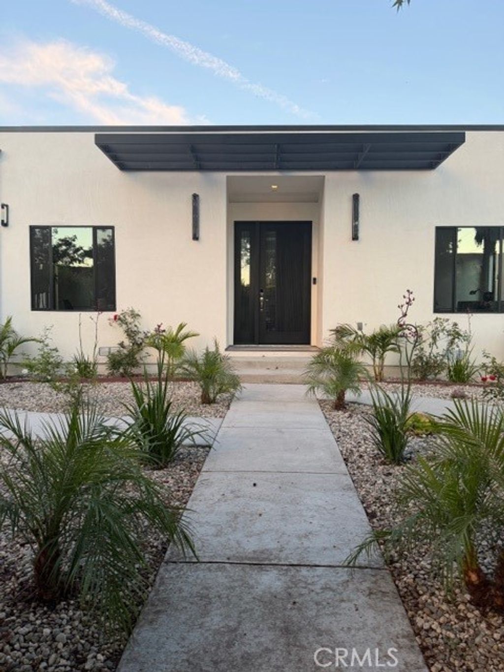 Photo of 1170 S Lucerne Blvd, Los Angeles, CA 90019 (MLS # SR26072696)