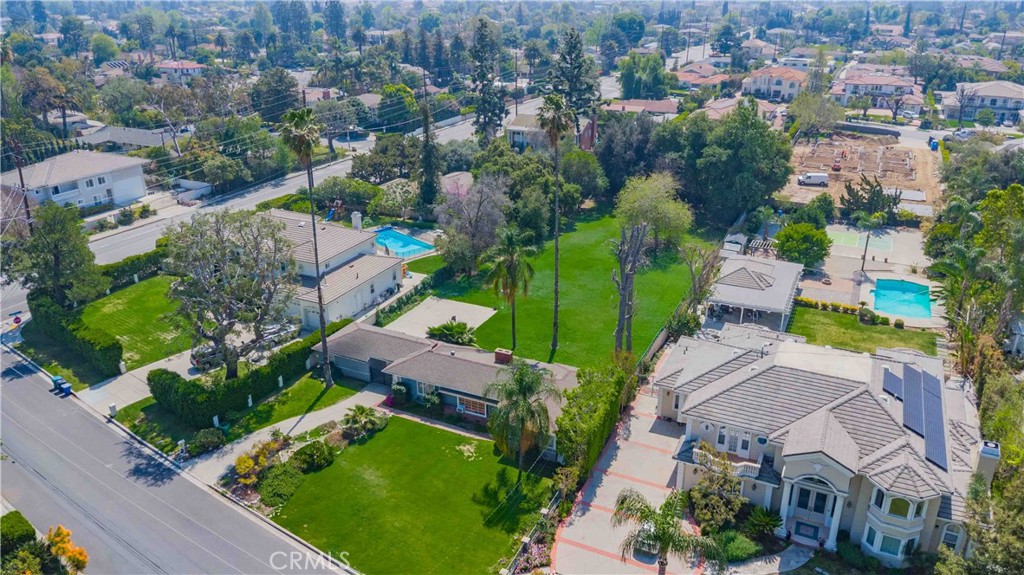 212 W Las Flores Avenue