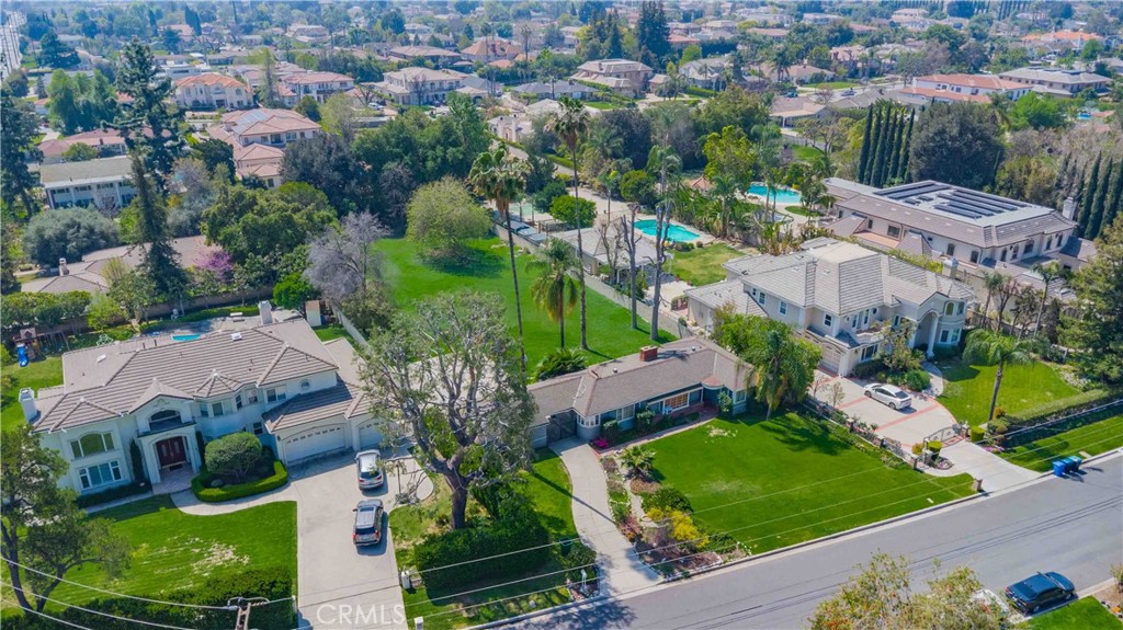 212 W Las Flores Avenue